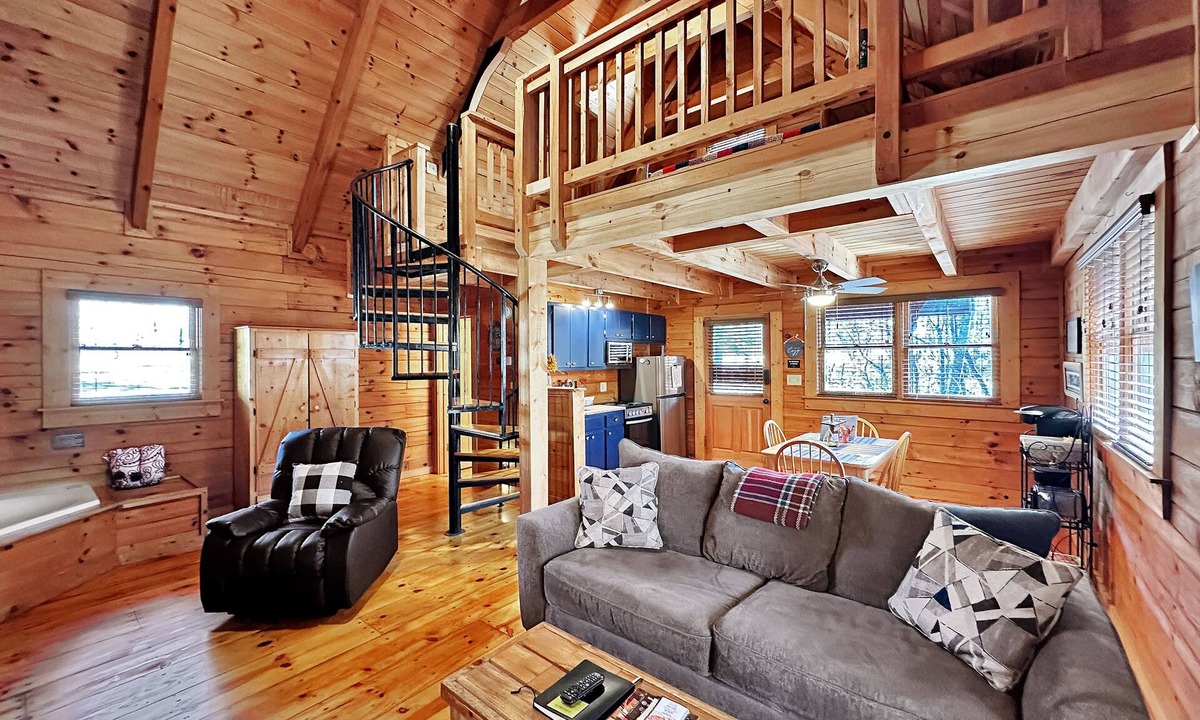 Pine Mountain Valley Cabin | Spend Labor Day at The Deer- Fiber Wifi! - Close to Callaway Gardens