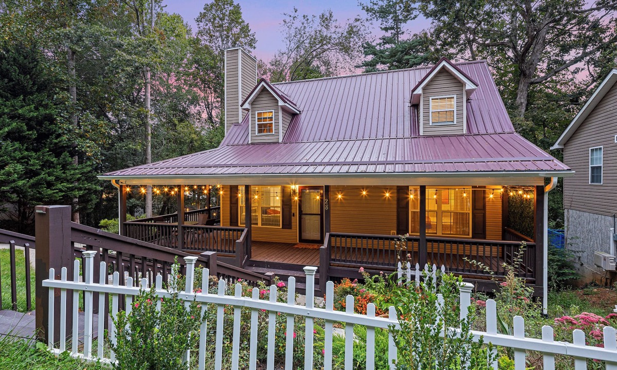 Asheville House | Spring dates open! 3 bedrooms! 15 min to DT and Mission Hospital