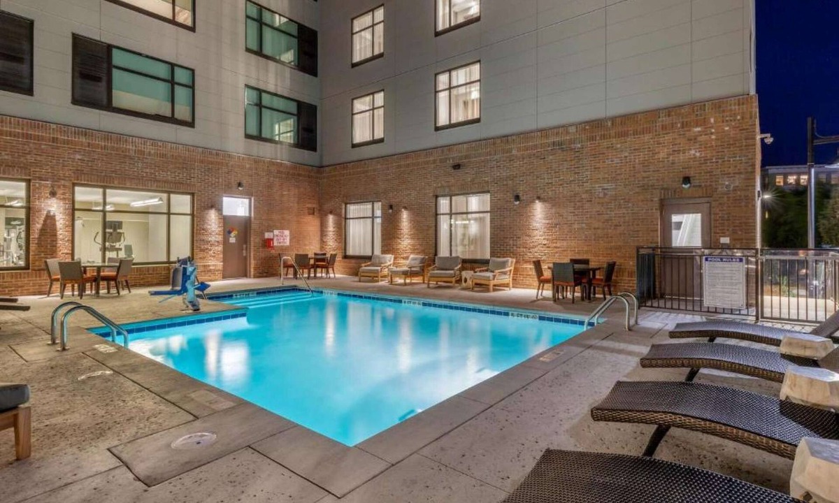 Charleston Hotel | Steps From Historic District | Free Shuttle & Pool