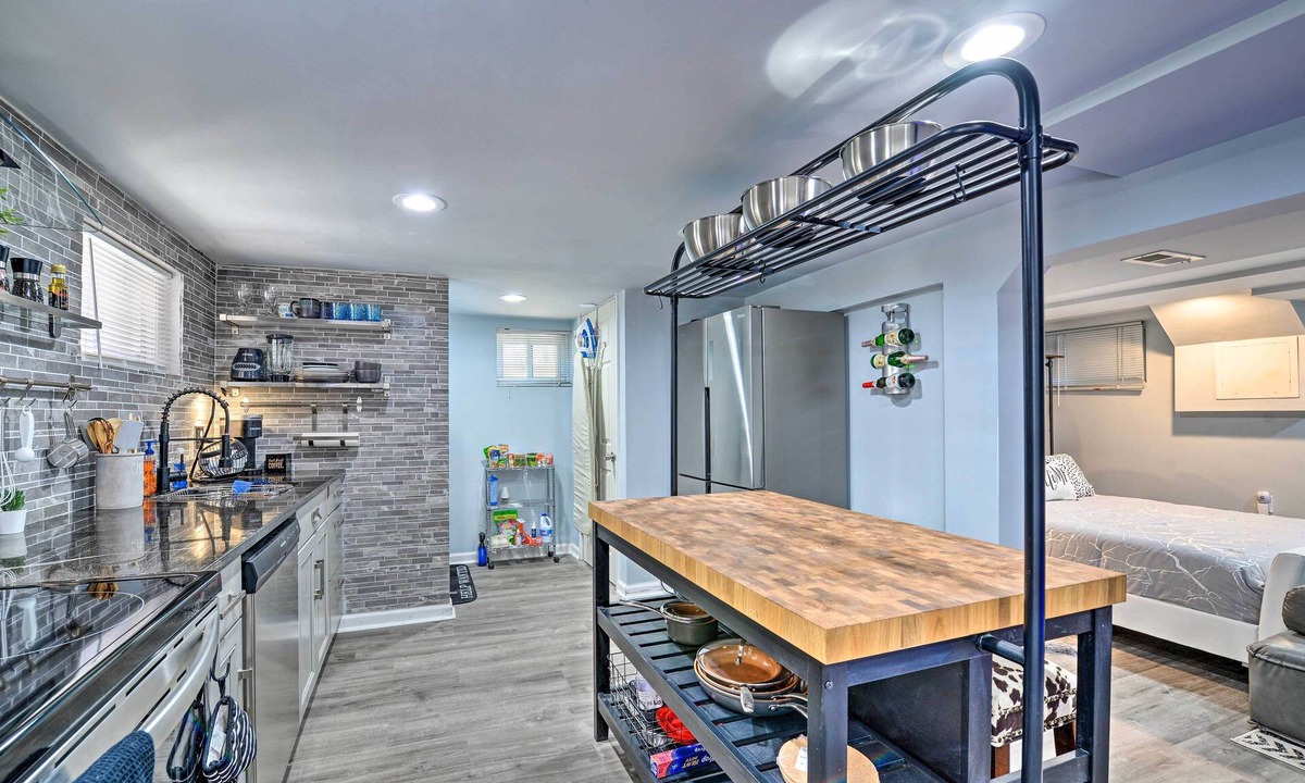 Michigan Park Apartment | Stylish DC Studio ~ 5 Mi to National Mall!