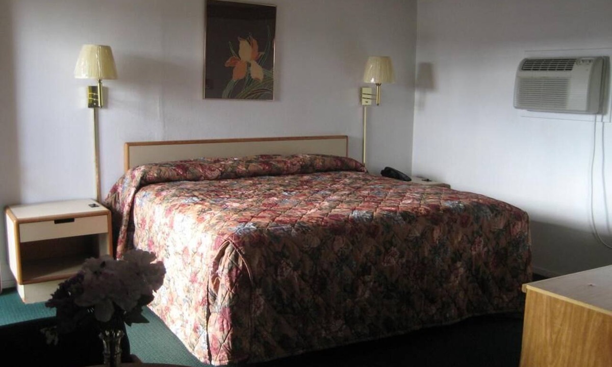 Burnet House | Sundown Inn