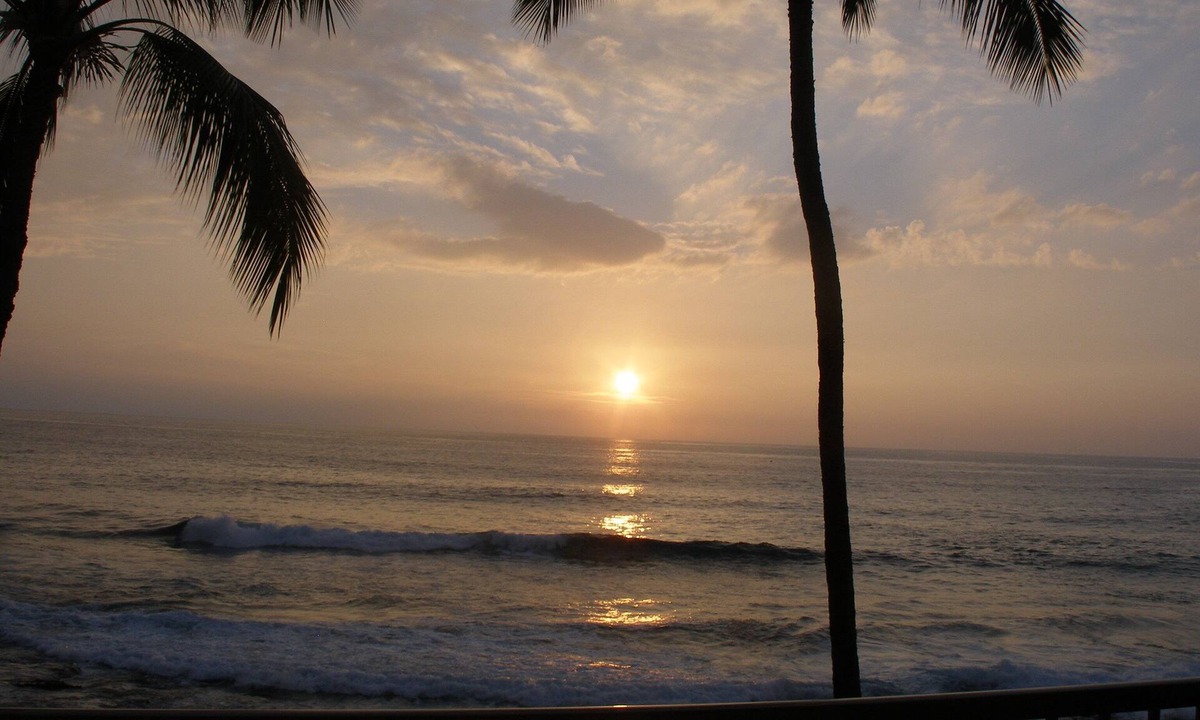 Kailua-Kona Condo | Surfers & Sunsets-Kona Reef Ocean Front Unit