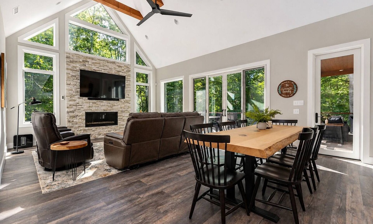Laurel Ridge House | The Creeks of Serendipity | Luxury Pet-Friendly Home with Hot Tub 10 Min. from Black Mtn!