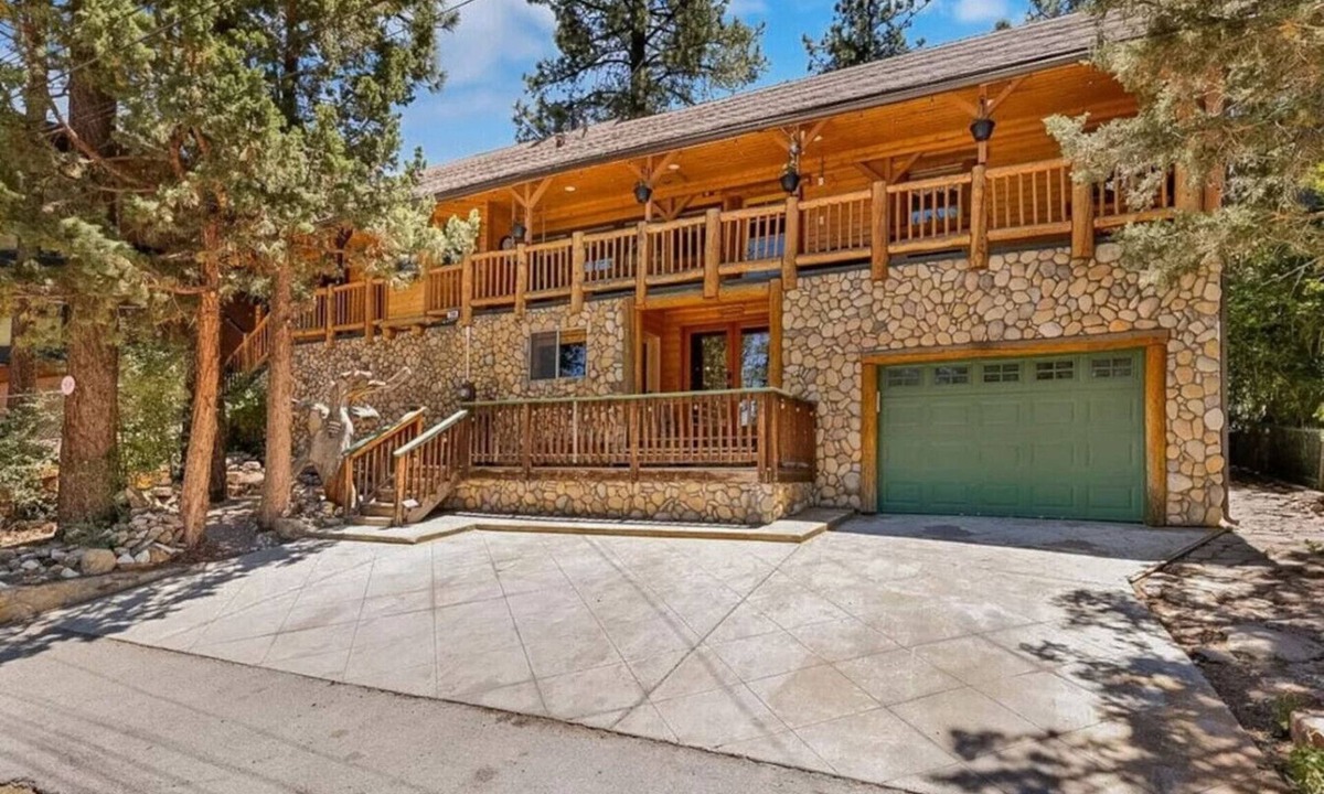Big Bear Cabin | The Fox Lodge - Luxury Cabin w/Heated Indoor Pool & Poker Room