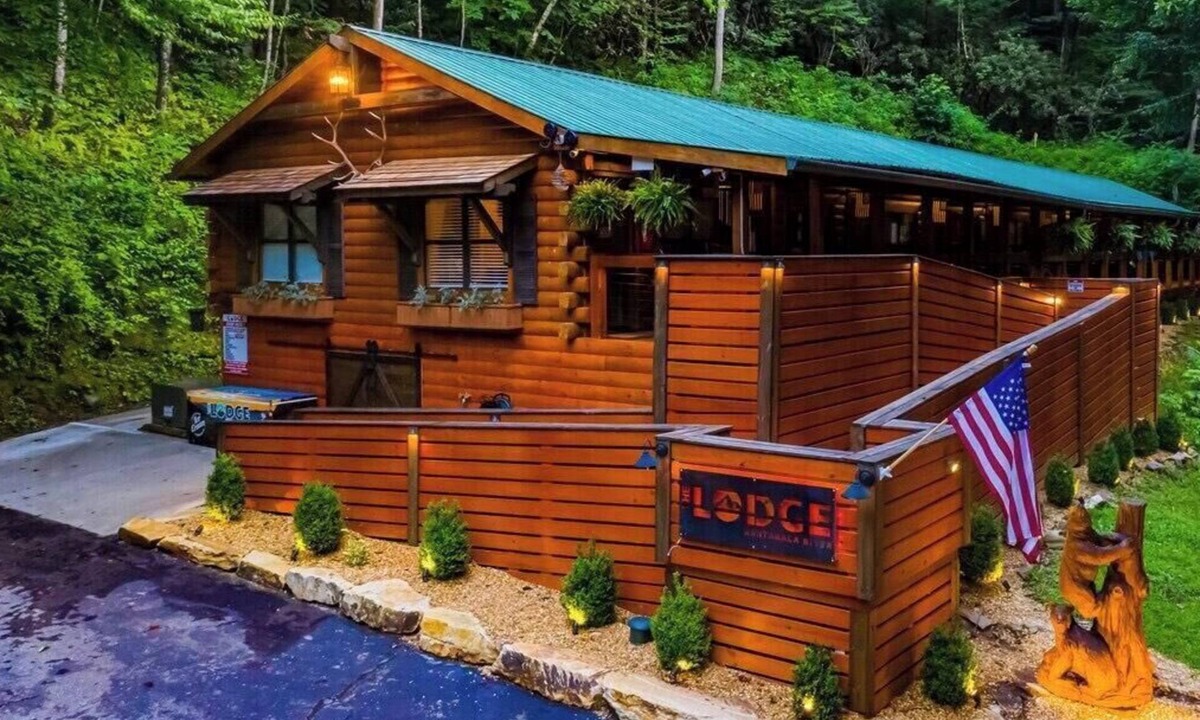 Bryson City Cabin | The Lodge Nantahala River. Bryson City, North Carolina. Suit #3