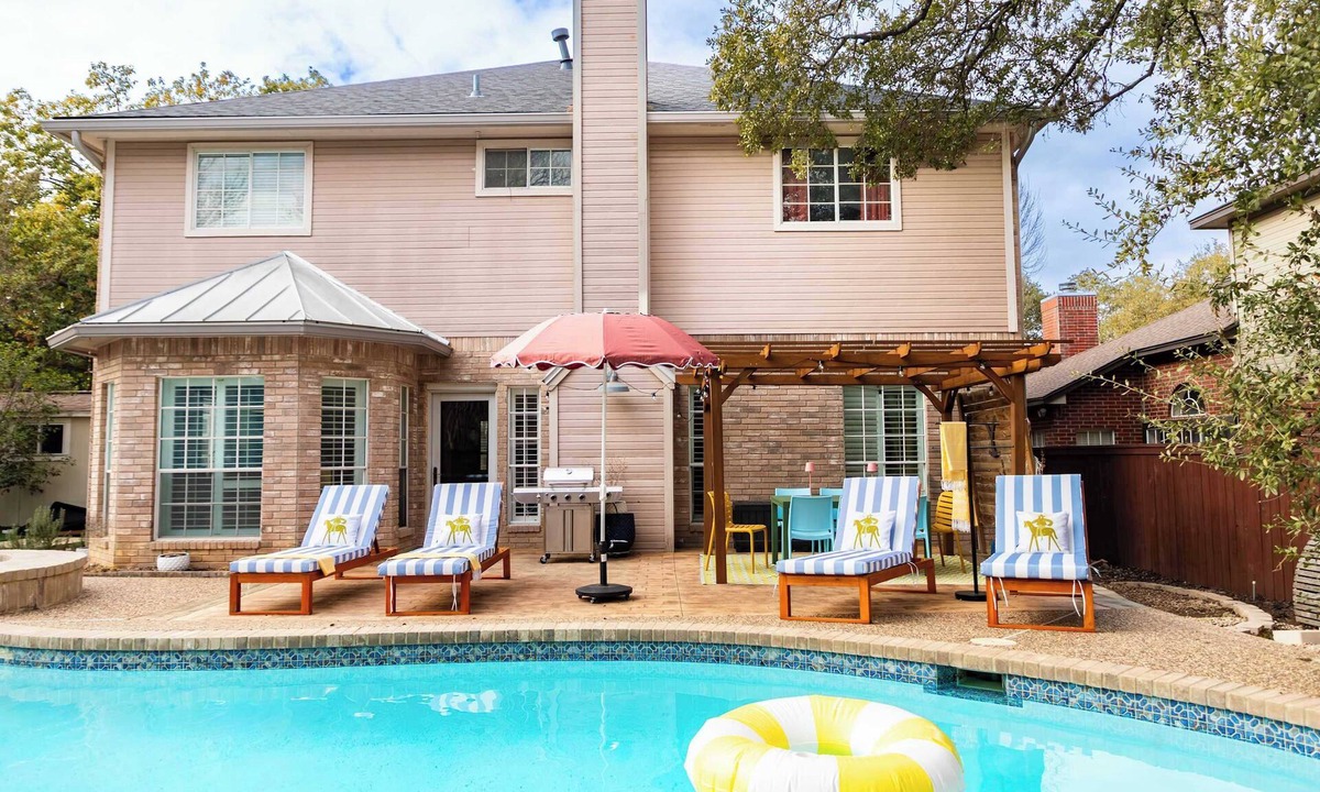 North Central Thousand Oaks House | Upscale Escape Pool, Hot Tub, Game Room, Firepit