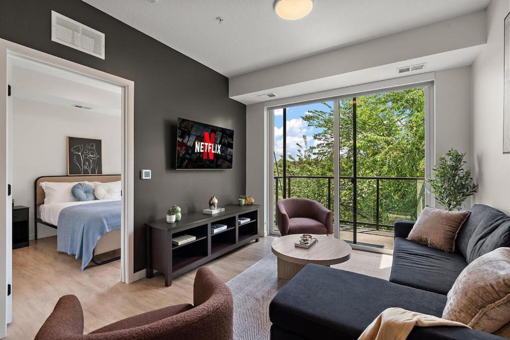 Downtown Minneapolis Apartment | W315 Modern Luxury 1Bd Condo In Downtown Minneapolis, Minutes From Minneapolis Convention Center & US Bank Arena
