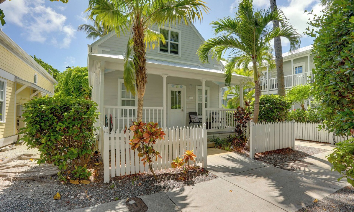 Truman Annex Cottage | Walkable Cottage w/Pool Access in Key West!