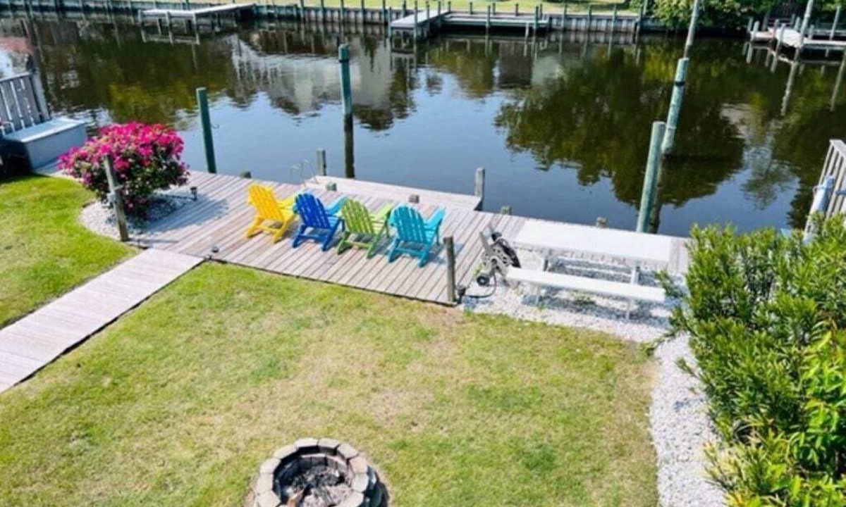 Colington Harbour House | Waterfront! Game Room, Hot Tub, Kayaks, Theater Room,Fire Pit, Comm Pool,Dogs OK