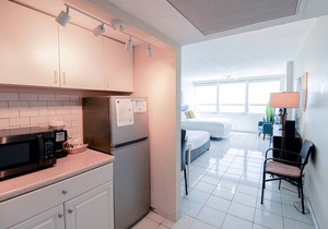 Castle 1733 Oceanfront Studio with pool, beach access, free parking, gym, tennis and more!