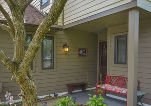 Lakefront Townhome with Community Pool Near Wisp