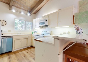 Mammoth Estates 203 Pet-friendly Large Mountain Condo with Wood Burning Fireplace by RedAwning