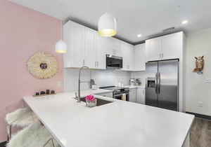 Muse | third-floor downtown condo with high-speed WiFi & central AC