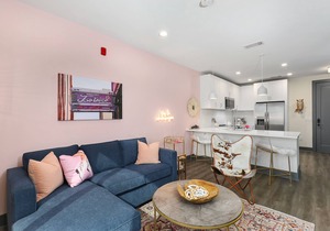 Muse | third-floor downtown condo with high-speed WiFi & central AC