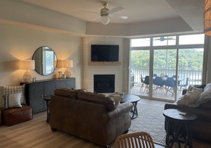 Perfect Location! Newly Remodeled- 2021 Condo right in the heart of Osage Beach