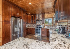 Unobstructed Views, Luxury 4BR Cabin.
