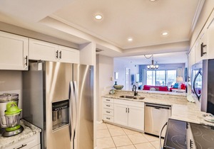 Updated Vanderbilt Beach Condo with Great Views. in Naples