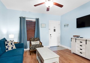 Waterfront condo w/ a shared pool, hot tub, & tennis courts - walk to the beach