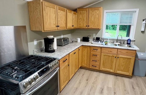Cleveland Cabin | 2-bedroom cabin in serene Cleveland perfect for a relaxing getaway