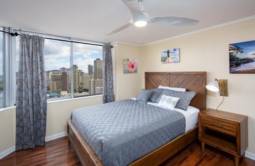 McCully - Moiliili Apartment | 2 Bedroom Corner Suite & Tropical Views