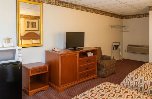 Campbelltown Hotel | 2 Family-Friendly Units | Minutes to Tanger Outlets Hershey | Free Breakfast