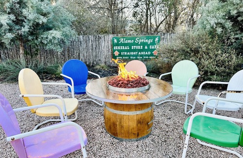 Fredericksburg House | 2 min walk to Main St - Screened Porch, Hot Tub - Great for Groups