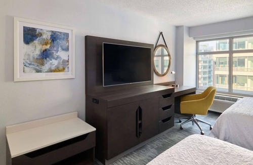 Mount Vernon Triangle Hotel | 2 Queen Beds DC Downtown Close to White House & Smithsonian Museums Access