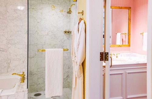 Downtown Salt Lake City Hotel | 2 Queen Suite | Grand America | Art Tour, boutiques, 2 Pools | 2 Units