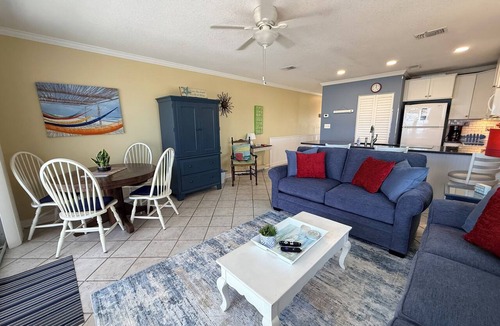 Fort Walton Beach Condo | #201- GULF FRONT, END UNIT. BOOKING SPRING AND SUMMER! BCH SERVICE INCLUDING.!