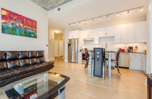 Second Ward Apartment | 2BR Furnished Apartment near Convention Center apts