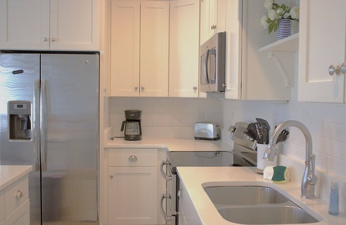 Northeast Virginia Beach House | 2BR Virginia Beach townhouse with king suite, balcony, WiFi, parking.