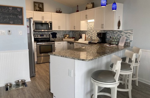 Emerald Isle House | 2ND ROW. See/Hear the Ocean, 1 Min to Surf. Well-Appointed.