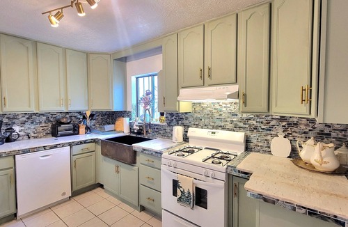 Albuquerque House | 3-bedroom/2 bath fully designer-remodeled house in central Albuquerque, by UNM