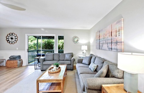 Demere Park Condo | 4 bedroom condo. Community pool. Close to pier/village area and beach.