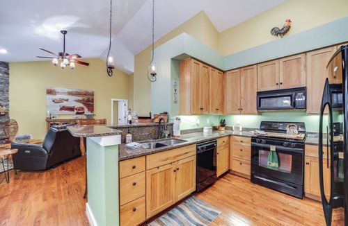 Bear Lake Reserve Cottage | 4 Mi to Bear Lake! Summer Retreat w/Beach Access