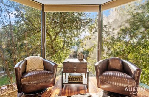 Lakeway Apartment | 4BR 5BA Lakeway Retreat w Grill Deck and Tennis Courts by Austin Vacay