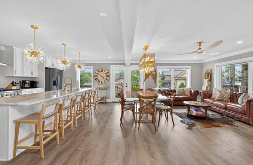 Blowing Rock House | 5 BR Luxury Home on Main Street in Downtown Blowing Rock + Hot Tub!