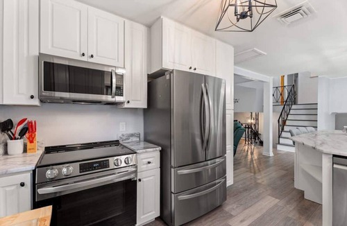 High Point House | 5 Min to High Point Market | Sleeps 8 | Near HPU