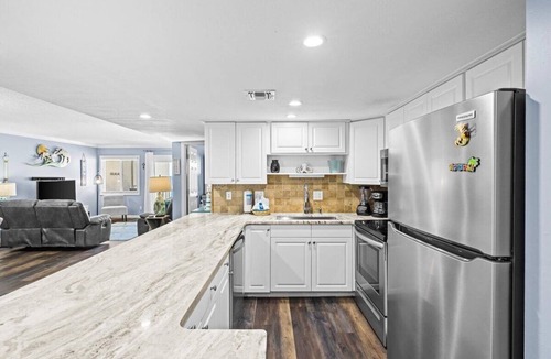 Holiday Isle Condo | 515- Tropi-COOL Condo. In-unit W/D, Spectacular views and FREE bch svc!