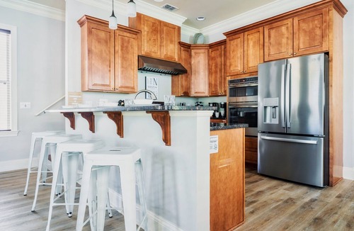 Villages of Crystal Beach House | 5BR4BA|NearBeach|Resort Style Spacious Pool!