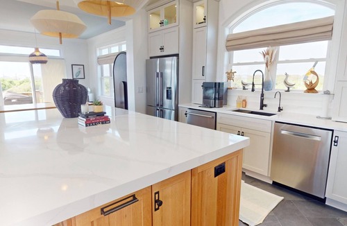 Carova Beach House | 6BR Oceanview | Huge Pool & Hot Tub | Game Rm | Sleeps 14 | Pets | 4x4 Beach