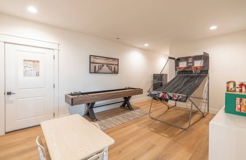 Ponce De Leon House | 7BR Private Heated Pool Gym King Bed 15min to SDC