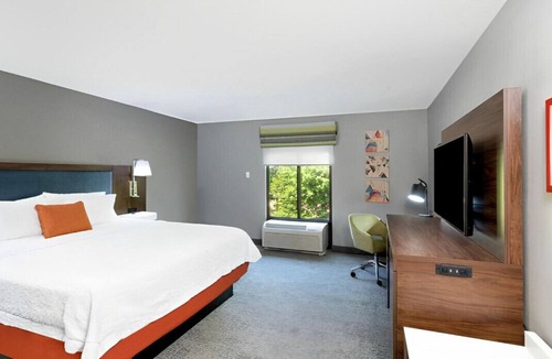 Opelika House | A Charming King Bed! With Free Breakfast