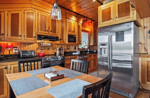 Rangeley Plantation House | Abenaki - Snowmobile from your doorstep! 20min from Saddleback :)