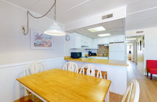 North Ocean City Condo | Air-conditioned condo with private laundry - walk to the beach & Northside Park