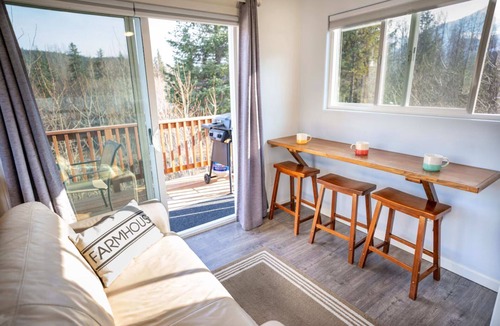 Bear Creek Apartment | Amazing views on a quiet street just outside of Seward, AK