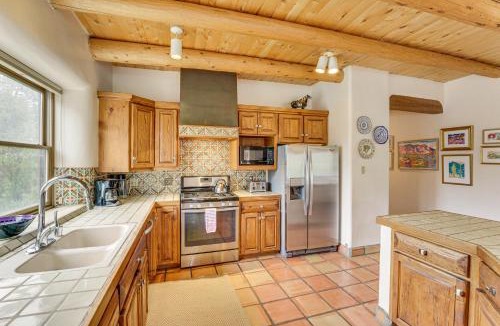 Arroyo Seco House | Arroyo Seco Adobe w/Hot Tub Near Taos Ski Valley!