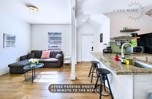 Mid Beach Apartment | Art Deco Escape Steps to Ocean & Free Parking