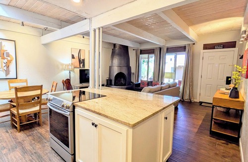 Northeast Santa Fe Condo | Artist Rd Retreat -Walking to Plaza, nestled in the Foothills of the Mountains
