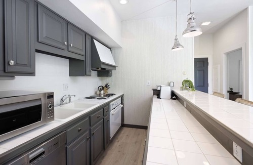 Aspen Condo | Aspen Mountain Hideaway - Stunning Views! Modern Decor, Wood FP, Outdoor Pool, HT & Walk to Town